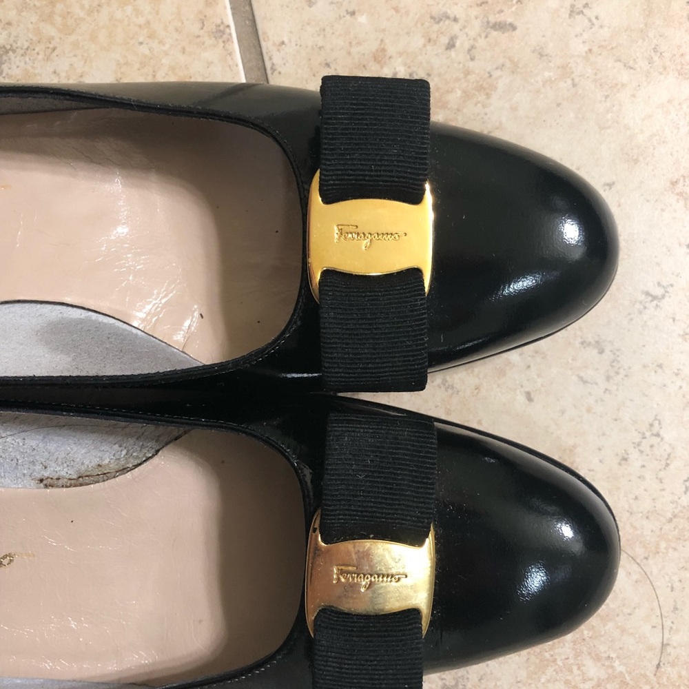 Salvatore Ferragamo Vara Black Pump - 8.5AAA